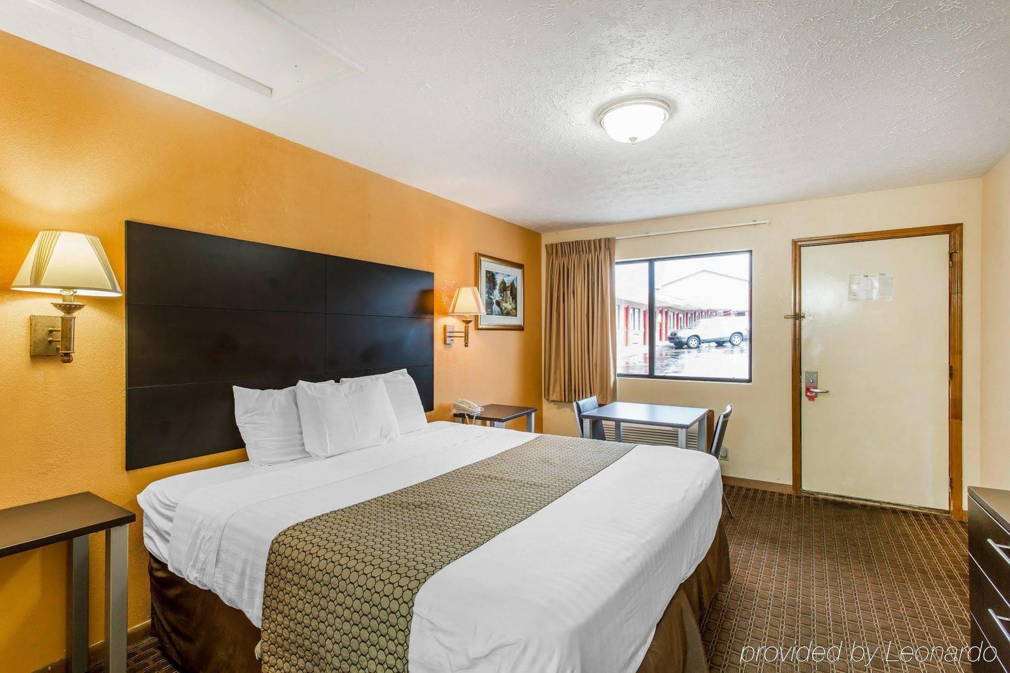 Econo North - Opryland 2*