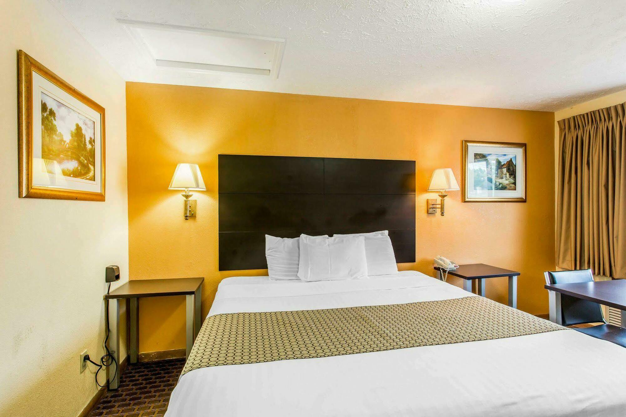 Econo North - Opryland 2*